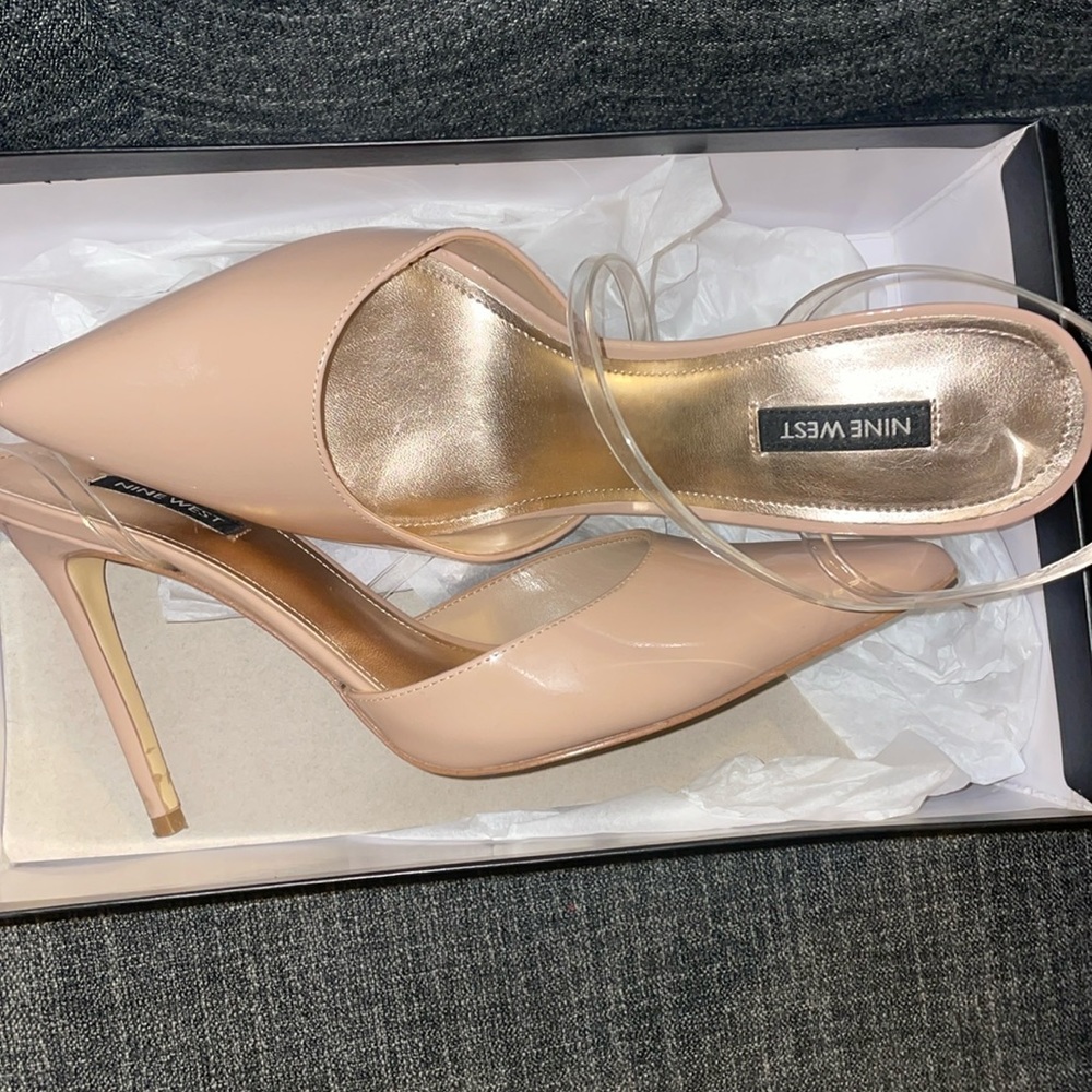 Nude heels for date night 😍